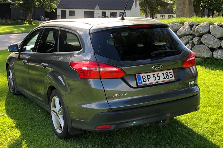 Grå Ford Focus fra 2017