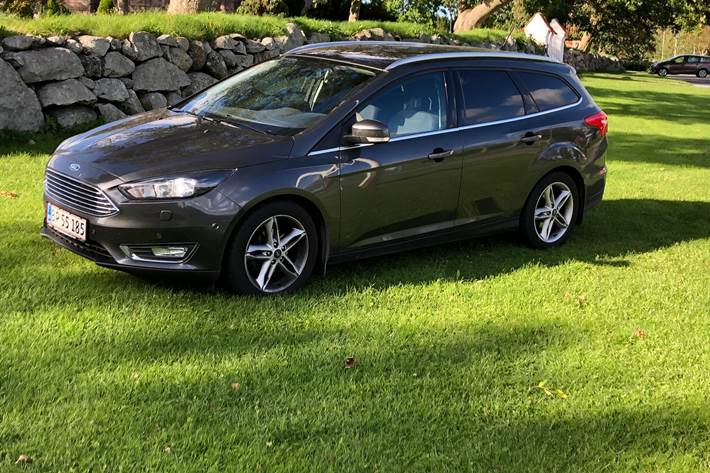 Grå Ford Focus fra 2017