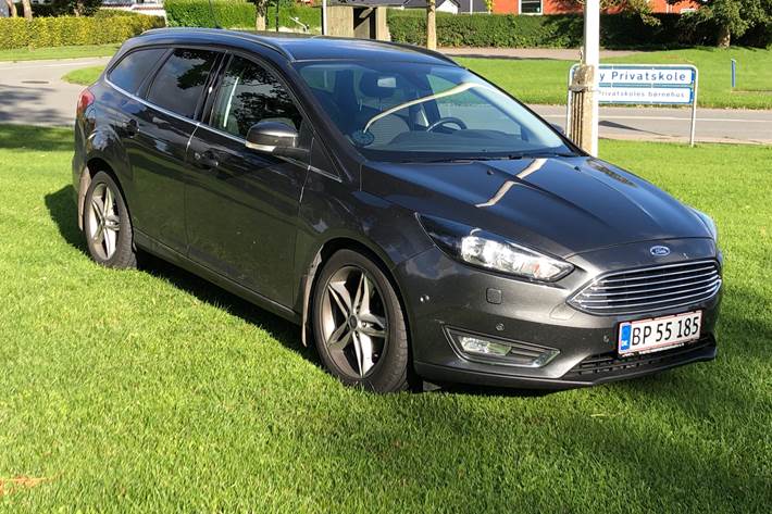 Grå Ford Focus fra 2017