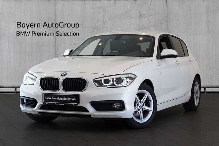 Grå BMW 118i fra 2019
