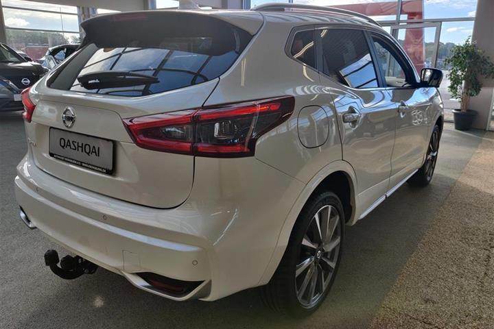 Hvid Nissan Qashqai fra 2020