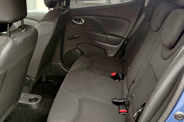 Blå Renault Clio IV fra 2015