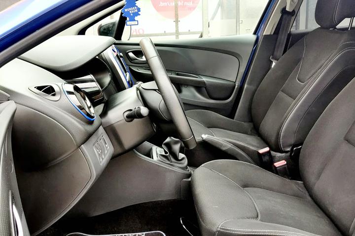 Blå Renault Clio IV fra 2015