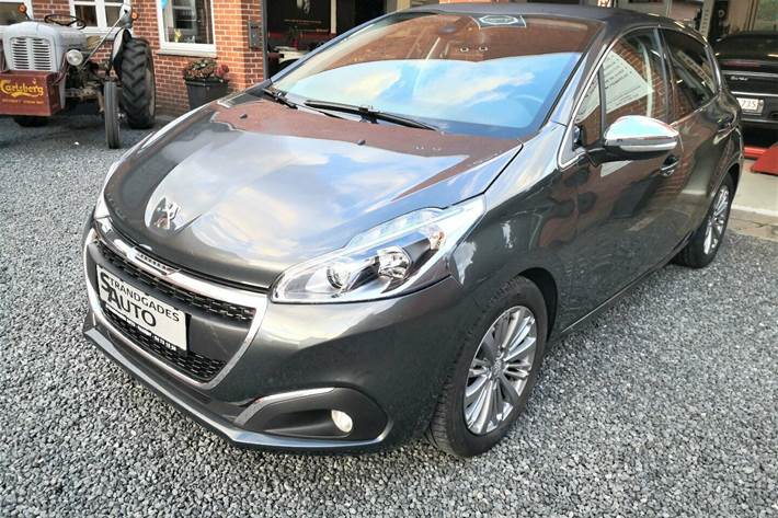 Grå Peugeot 208 fra 2017
