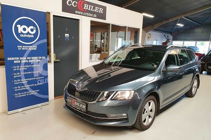 Grå Skoda Octavia fra 2018