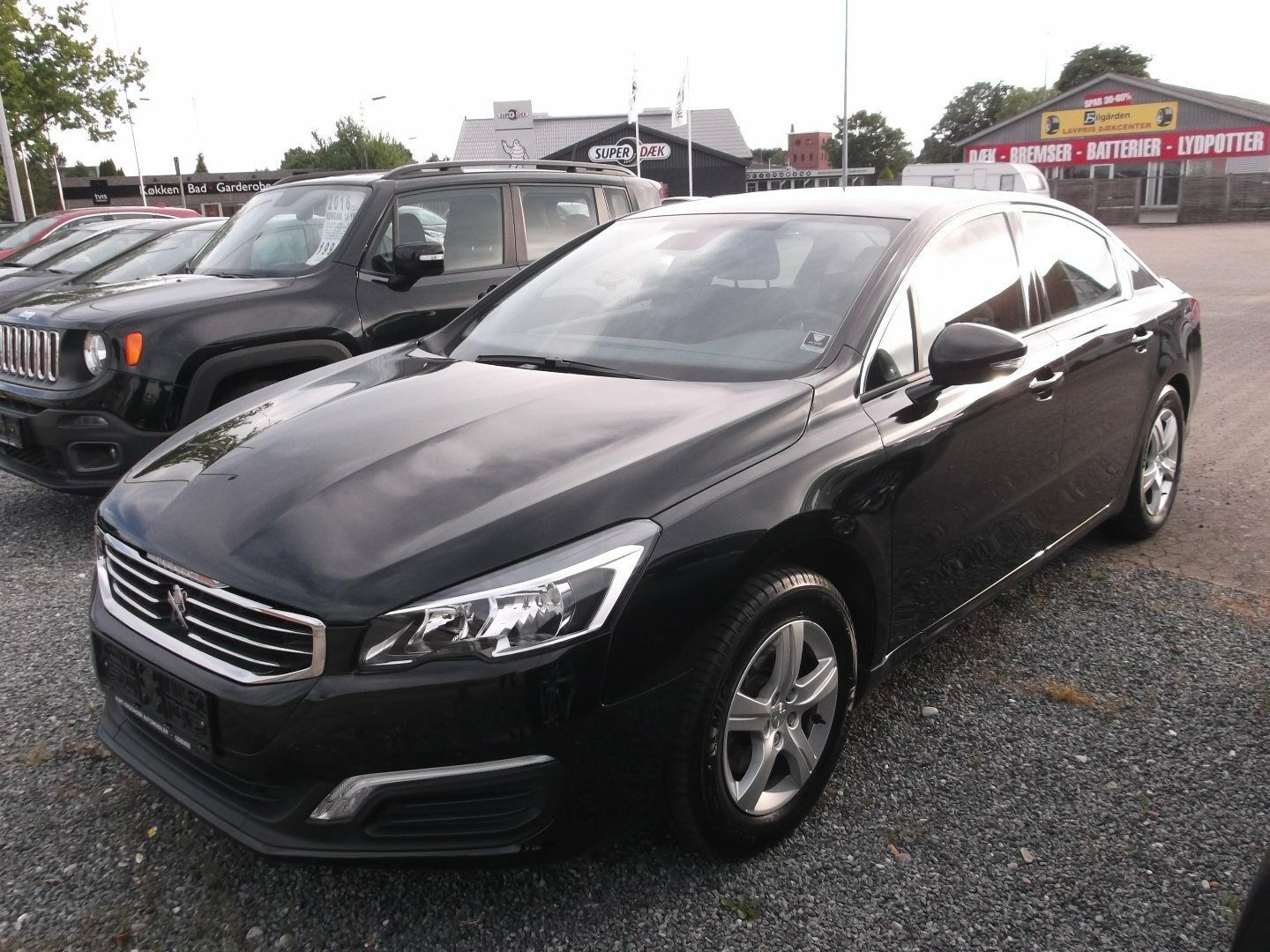 Grå Peugeot 508 fra 2016