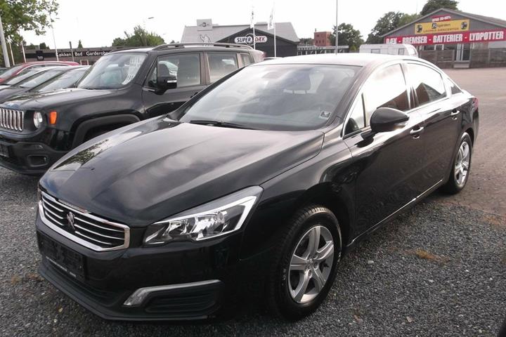 Grå Peugeot 508 fra 2016