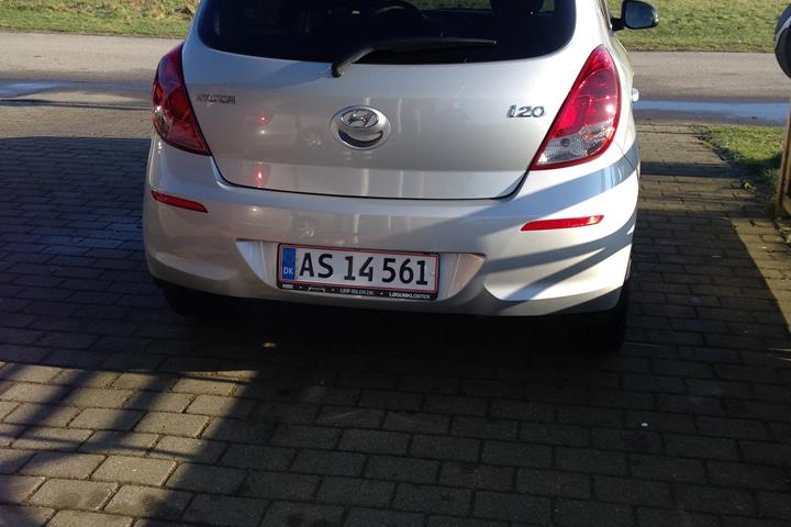 Sølv Hyundai i20 fra 2015