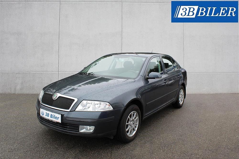 Grå Skoda Octavia fra 2008