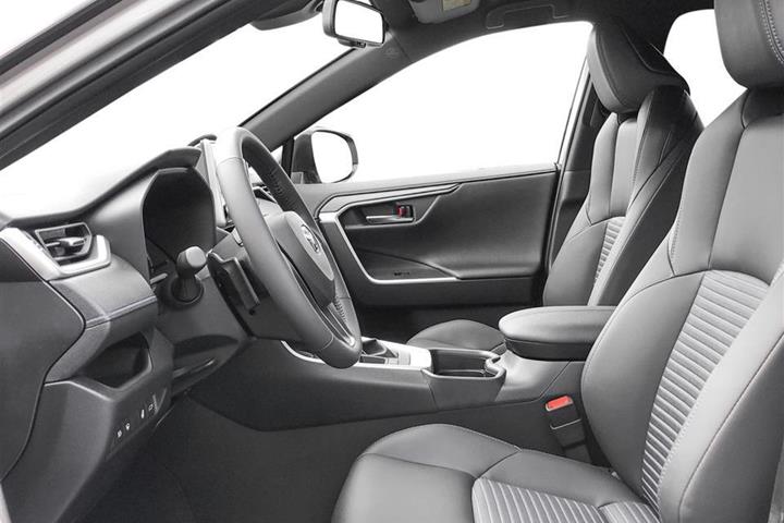Grå Toyota RAV4 fra 2020