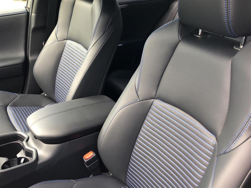 Grå Toyota RAV4 fra 2020