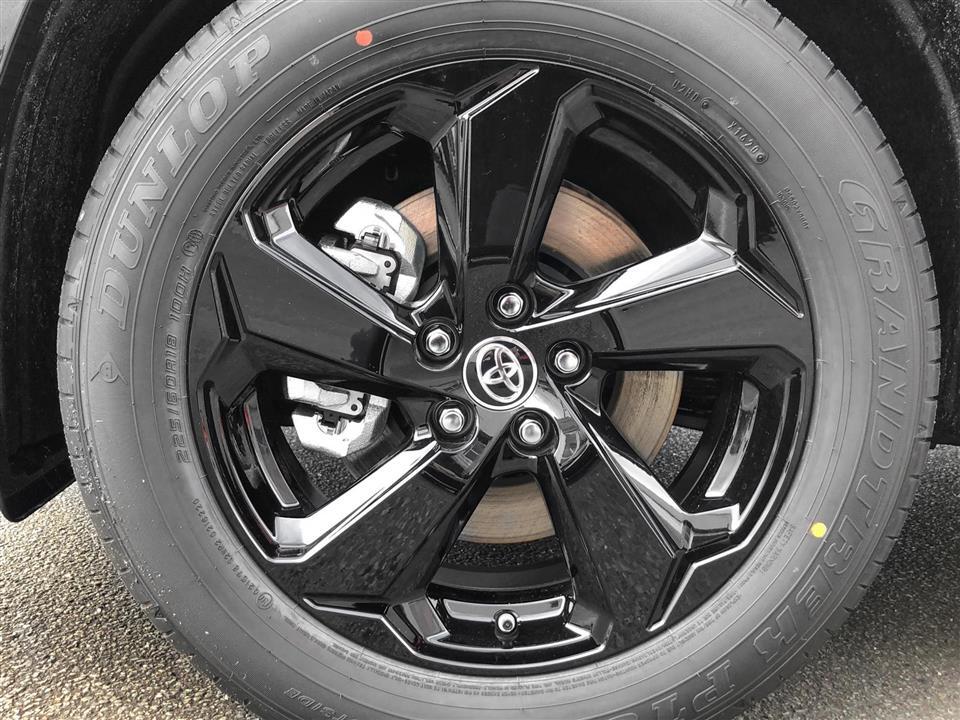 Grå Toyota RAV4 fra 2020
