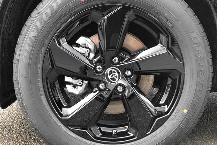 Grå Toyota RAV4 fra 2020
