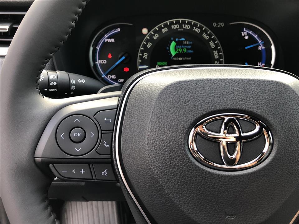 Grå Toyota RAV4 fra 2020
