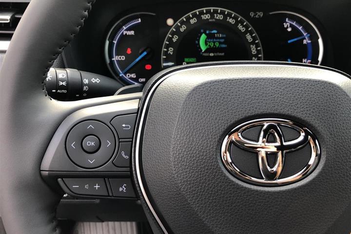 Grå Toyota RAV4 fra 2020