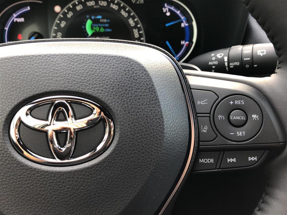 Grå Toyota RAV4 fra 2020