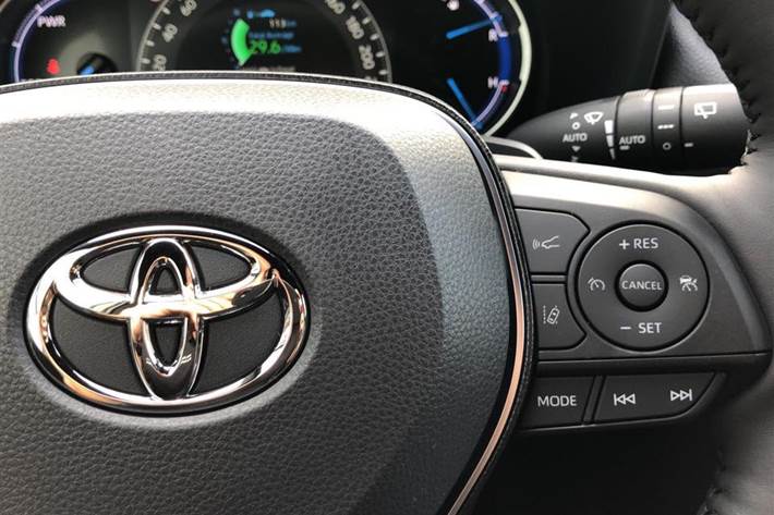 Grå Toyota RAV4 fra 2020