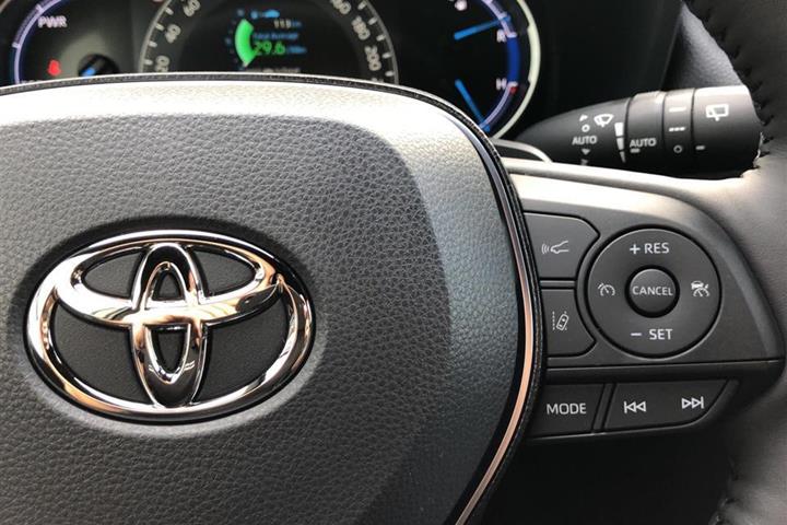 Grå Toyota RAV4 fra 2020