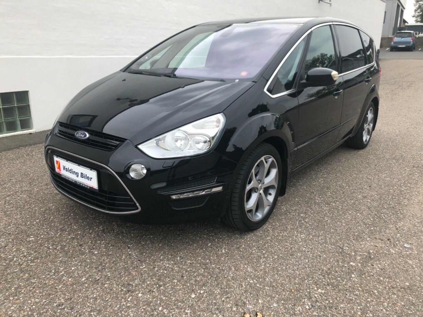 Grå Ford S-MAX fra 2010