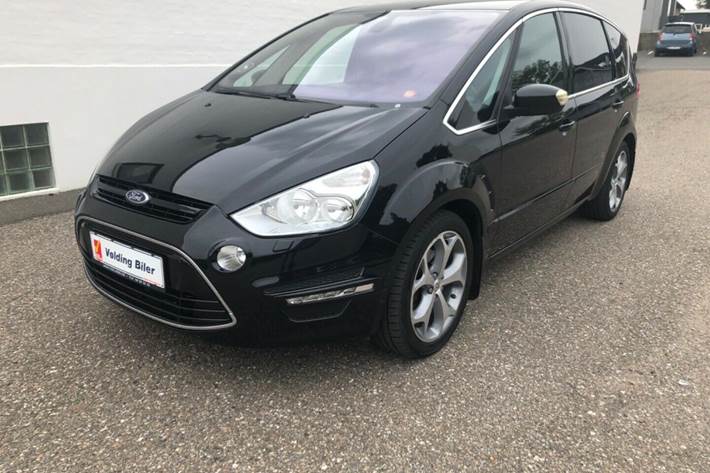 Grå Ford S-MAX fra 2010