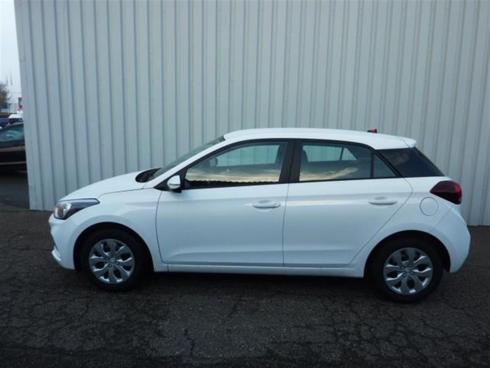 Hvid Hyundai i20 fra 2020