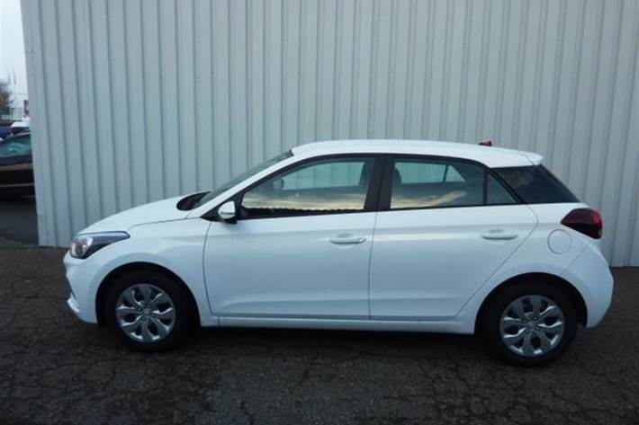 Hvid Hyundai i20 fra 2020