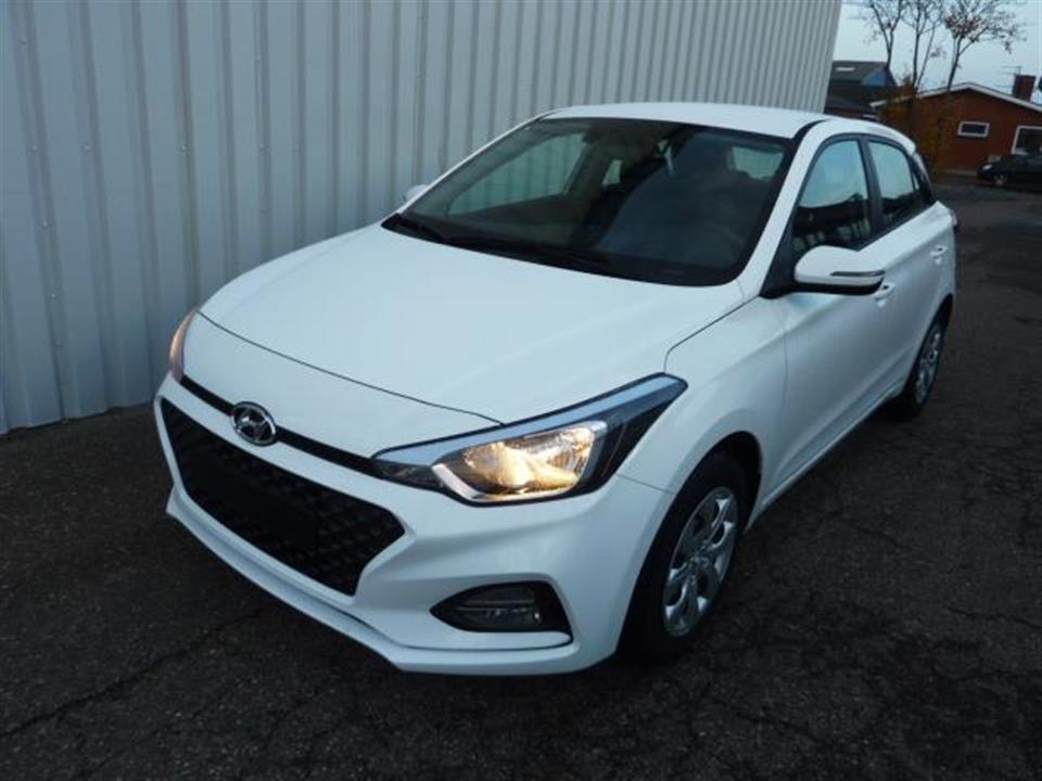 Hvid Hyundai i20 fra 2020