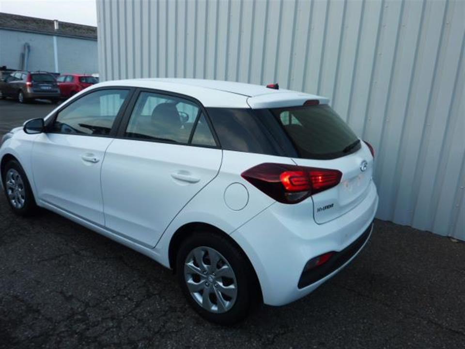 Hvid Hyundai i20 fra 2020