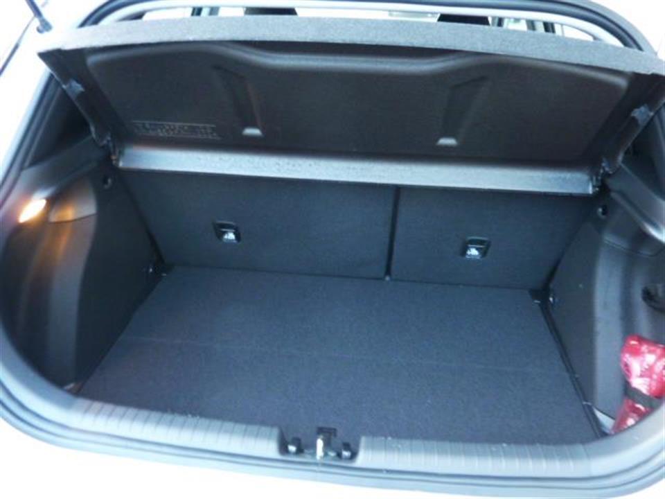 Hvid Hyundai i20 fra 2020