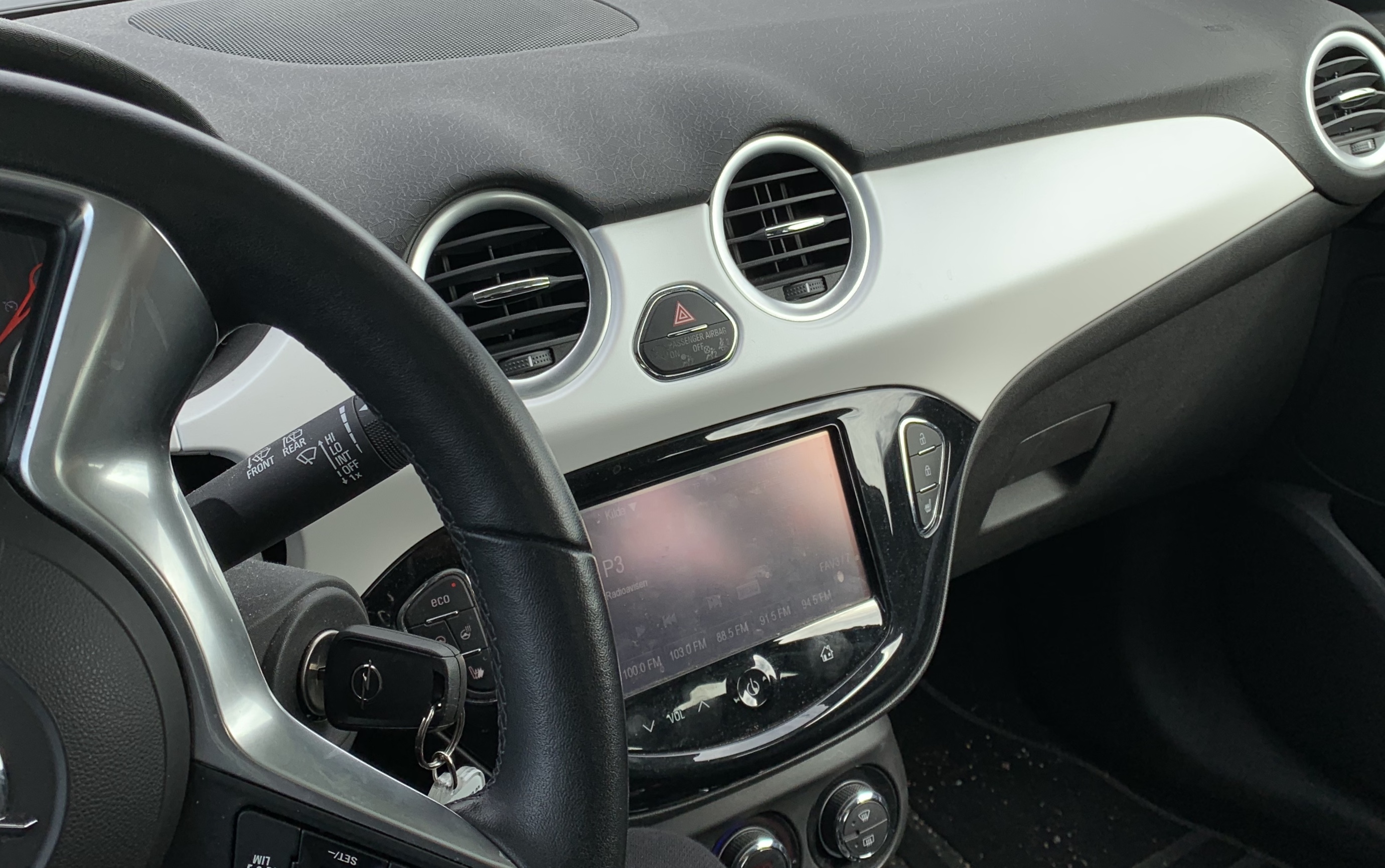 Rød Opel Adam fra 2015
