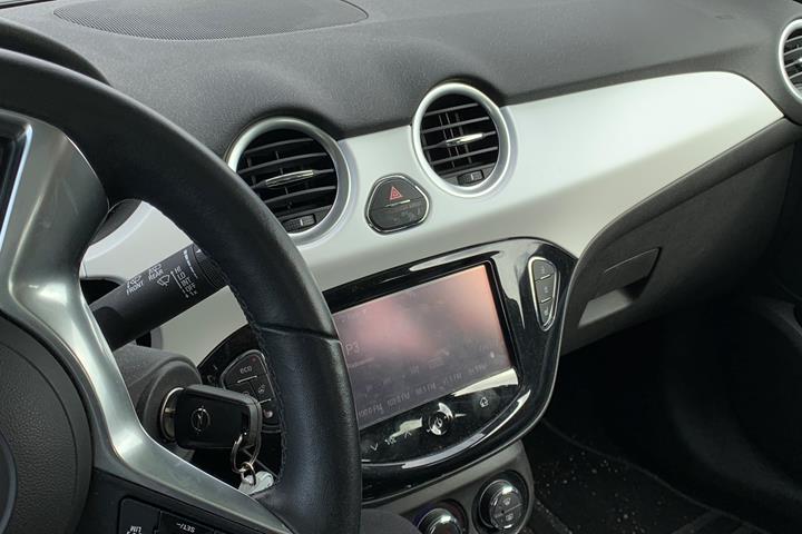 Rød Opel Adam fra 2015