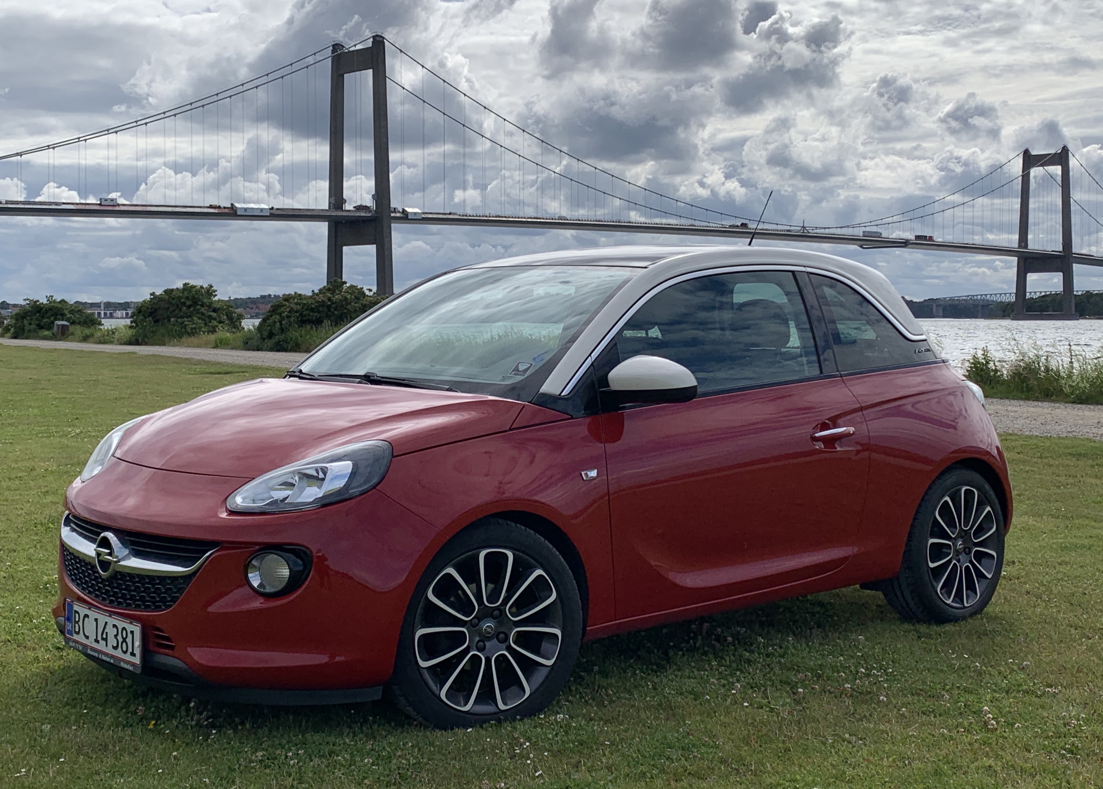 Rød Opel Adam fra 2015