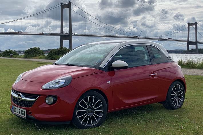 Rød Opel Adam fra 2015