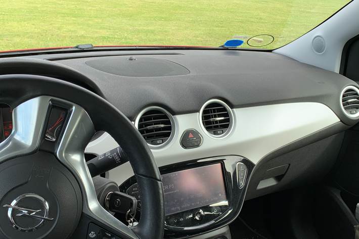 Rød Opel Adam fra 2015