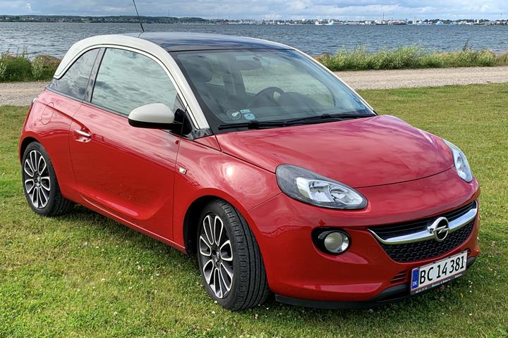 Rød Opel Adam fra 2015