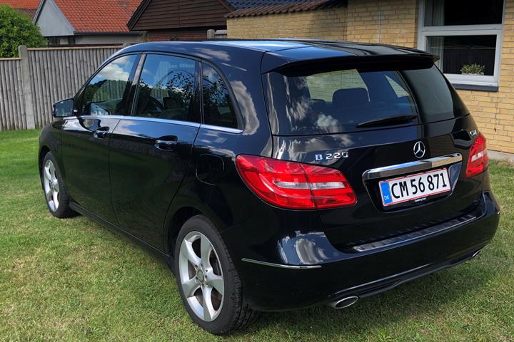 Sort Mercedes B220 fra 2014