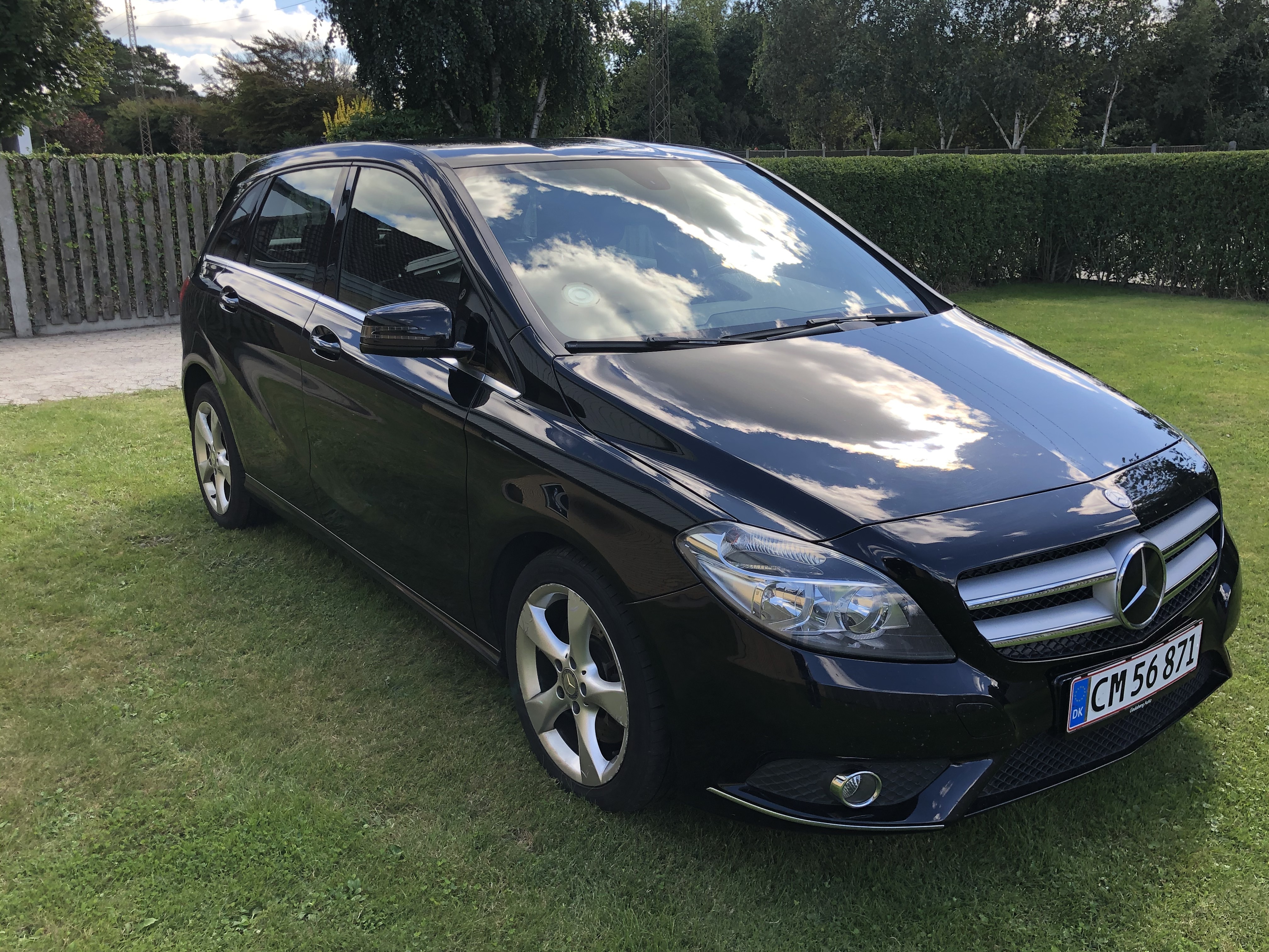 Sort Mercedes B220 fra 2014