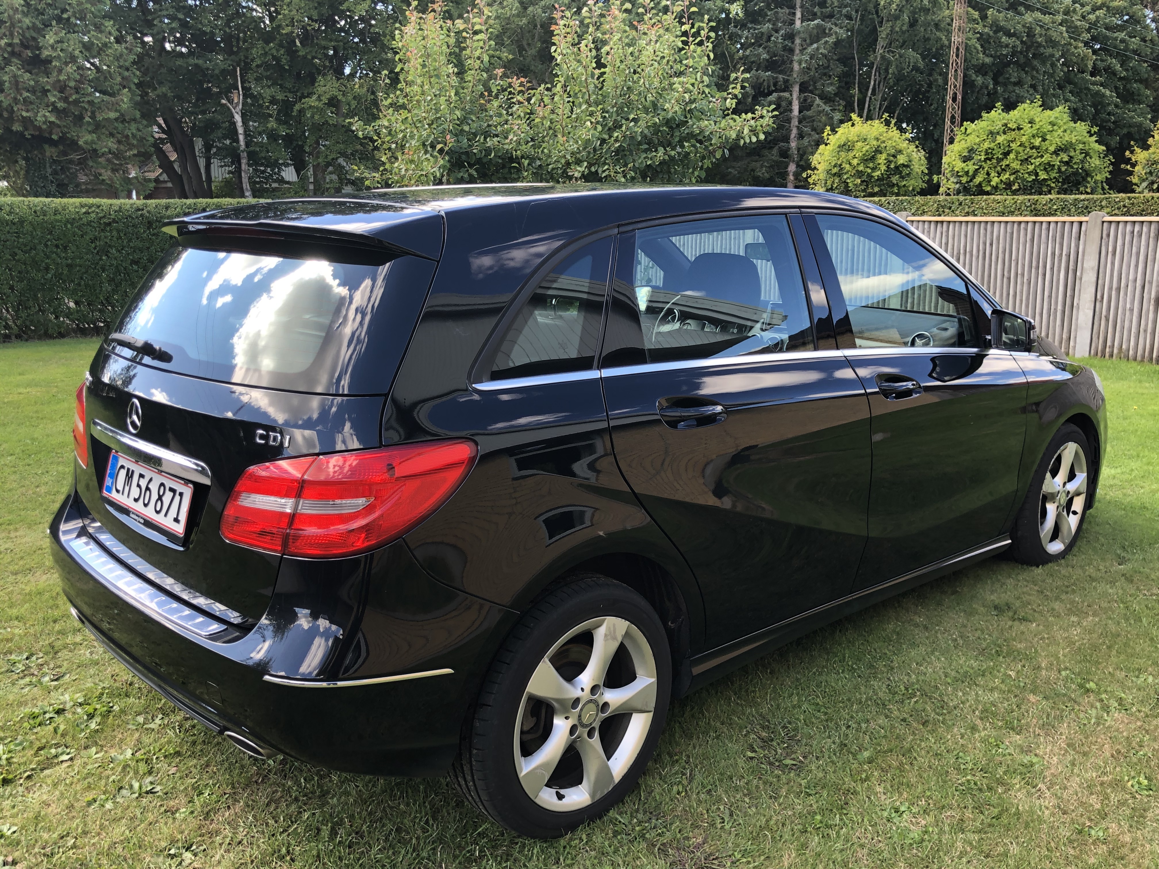 Sort Mercedes B220 fra 2014