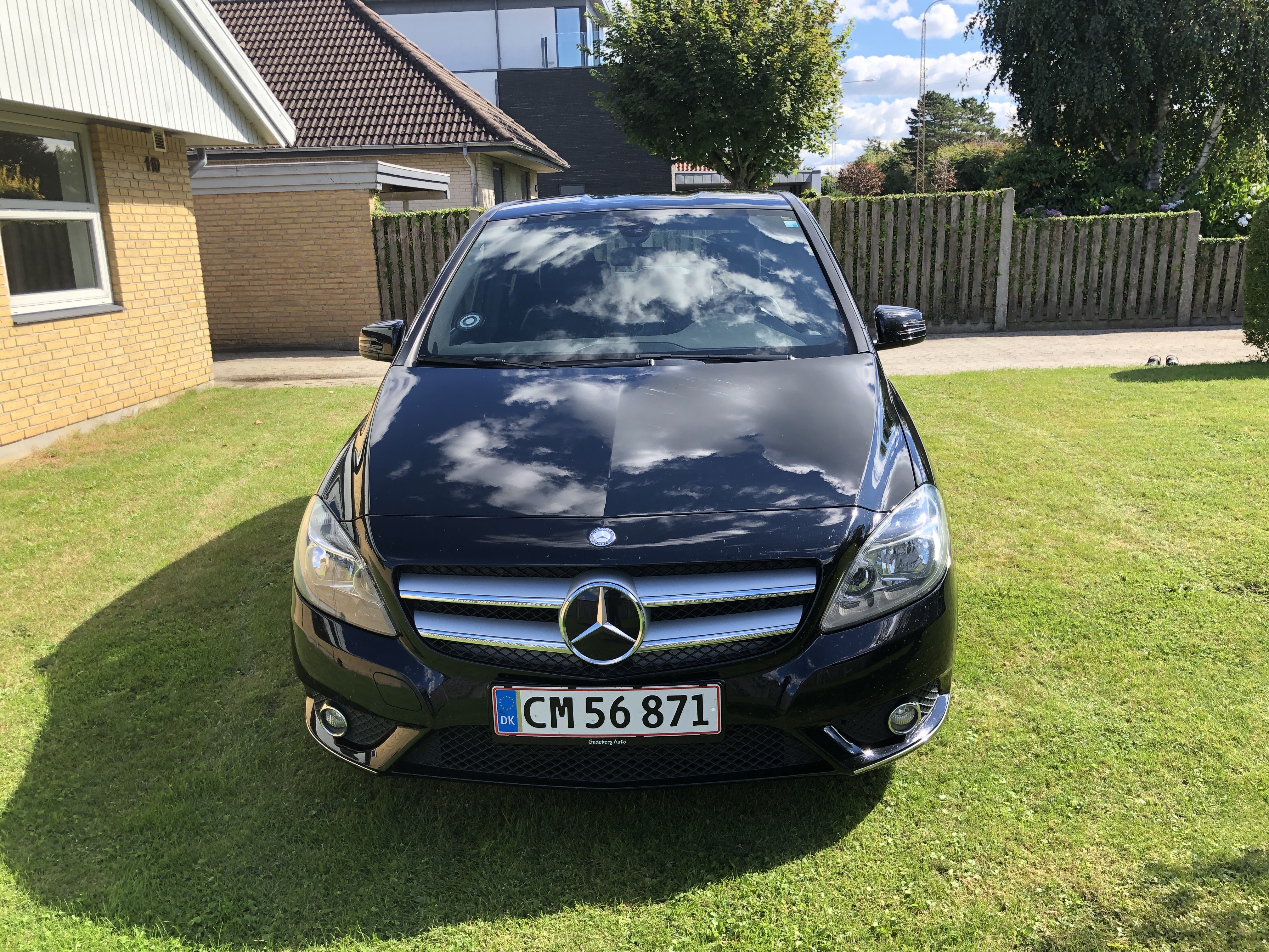 Sort Mercedes B220 fra 2014