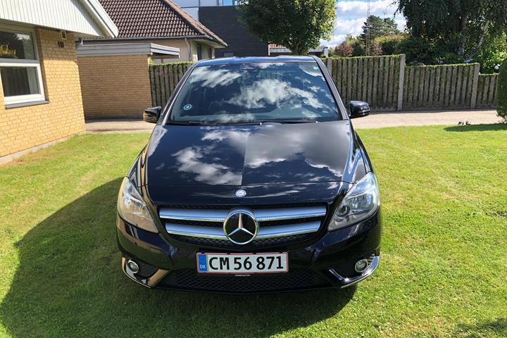 Sort Mercedes B220 fra 2014
