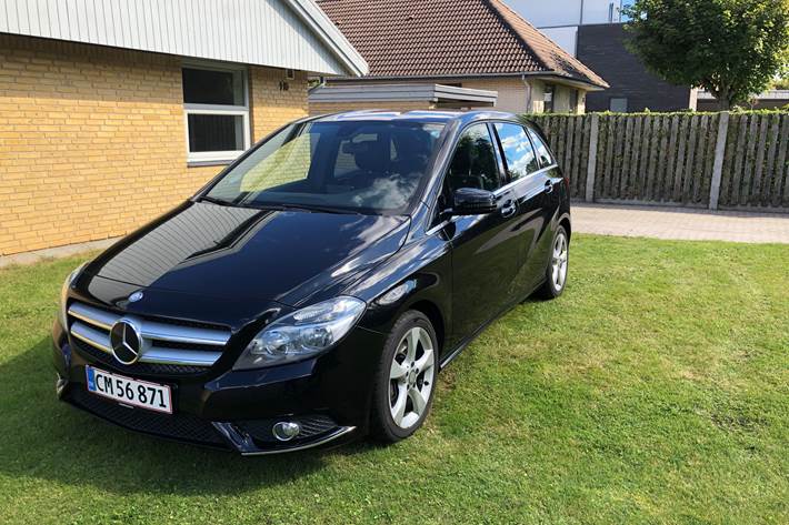 Sort Mercedes B220 fra 2014