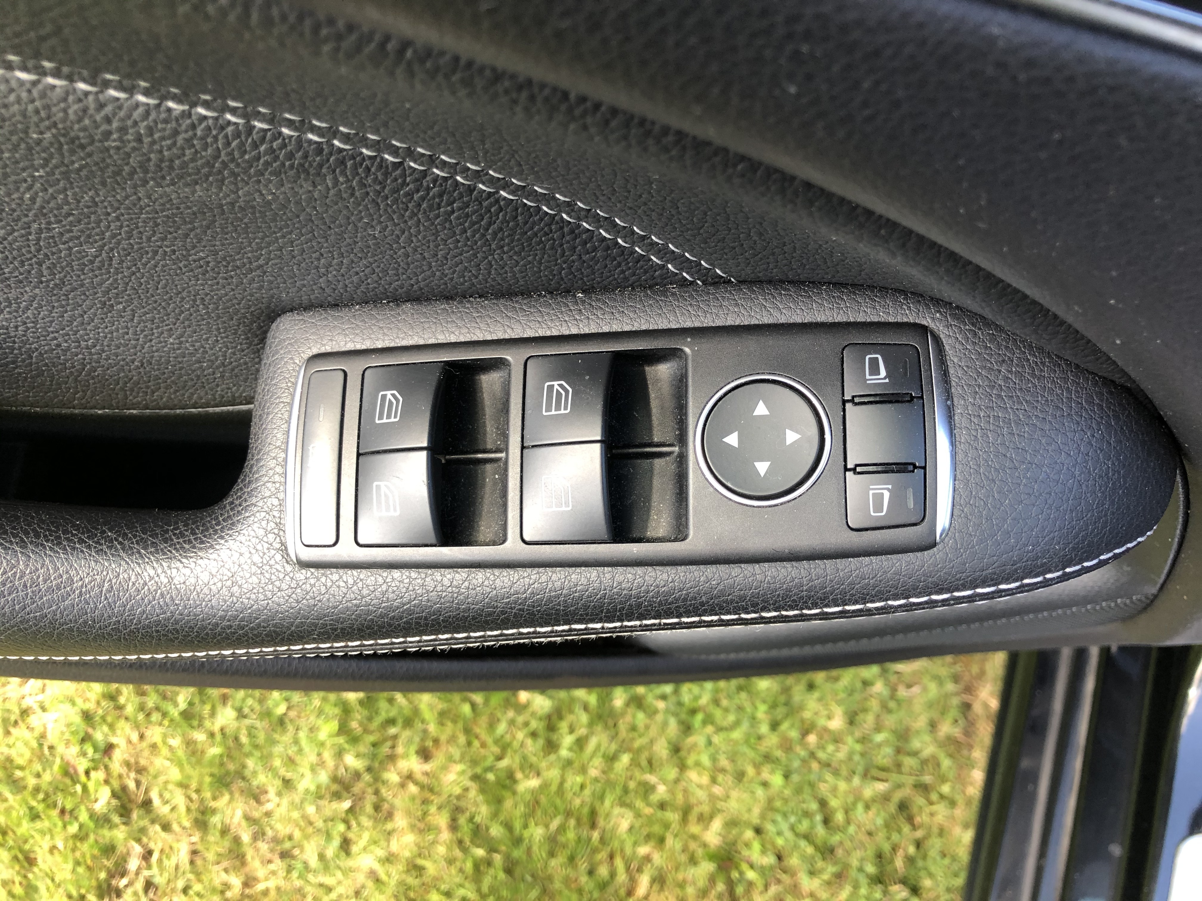 Sort Mercedes B220 fra 2014