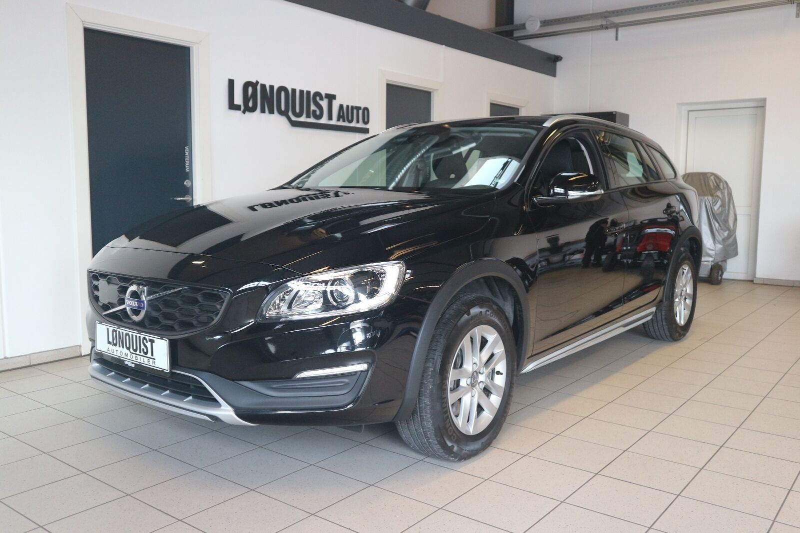 Grå Volvo V60 CC fra 2018