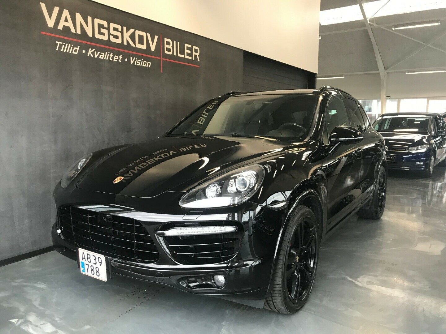 Grå Porsche Cayenne Turbo fra 2013