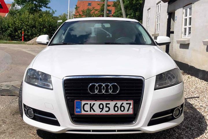 Hvid Audi A3 Sportback fra 2012
