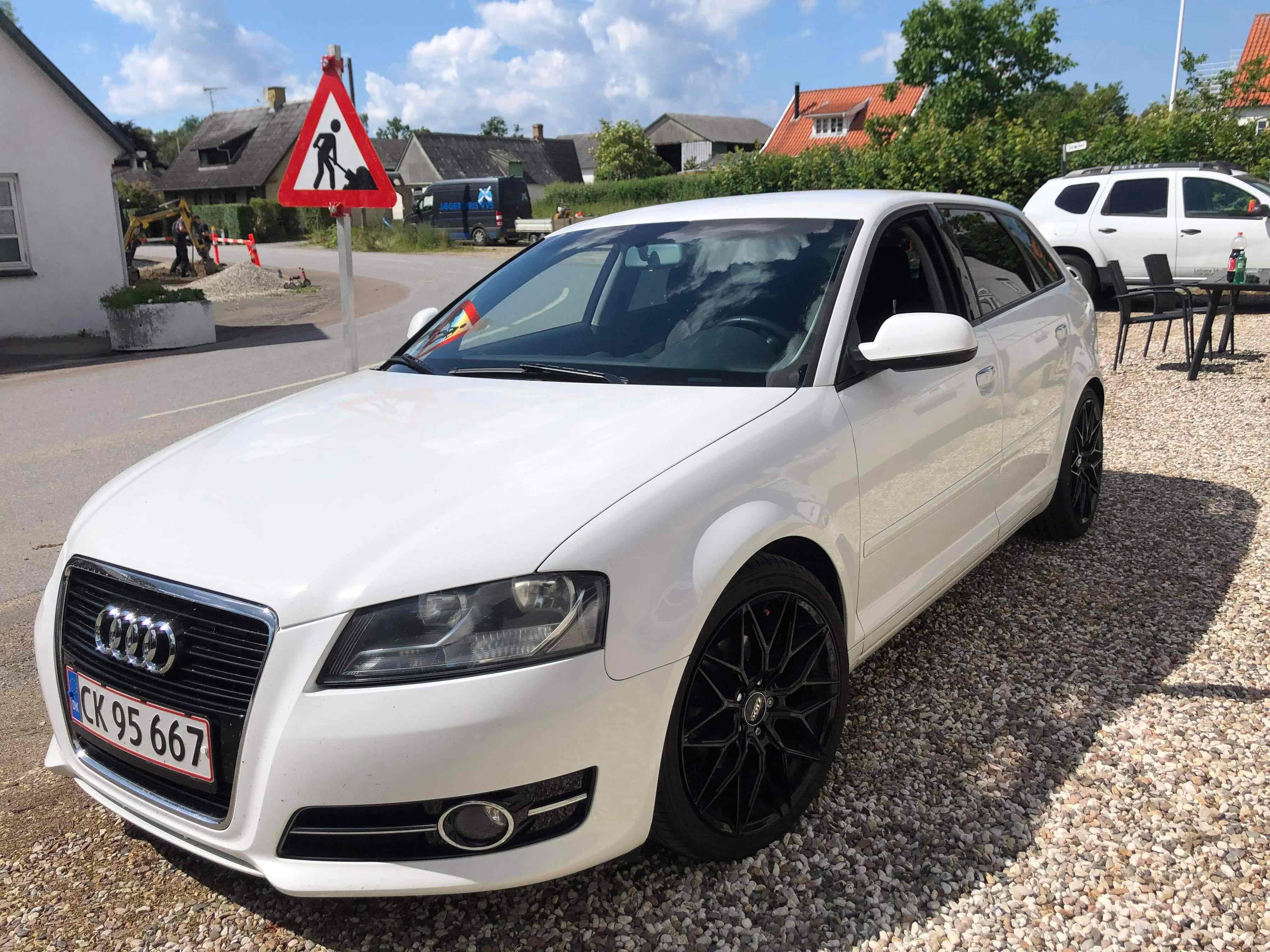 Hvid Audi A3 Sportback fra 2012