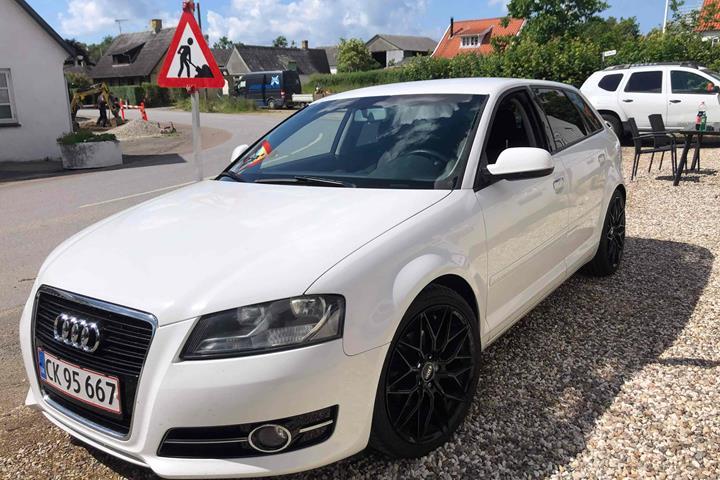 Hvid Audi A3 Sportback fra 2012