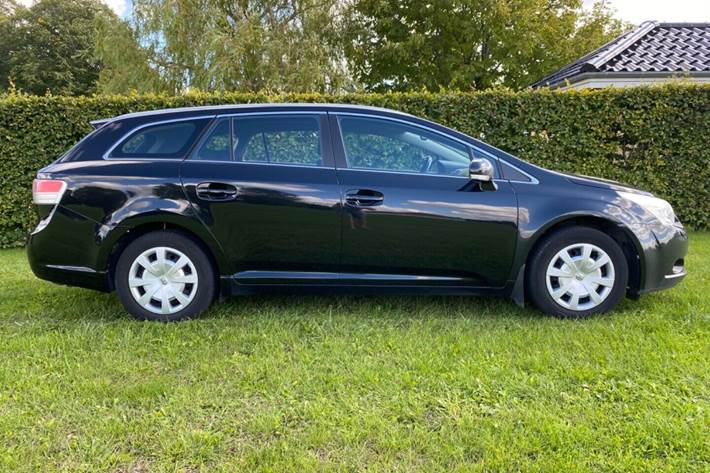 Sort Toyota Avensis fra 2011