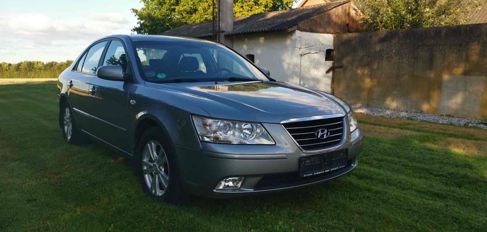 Sølv Hyundai Sonata fra 2009