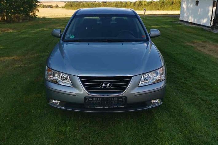 Sølv Hyundai Sonata fra 2009